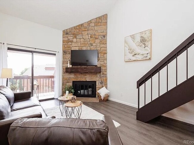 Building Photo - Flexible Condo Living with Loft near Golden!!!