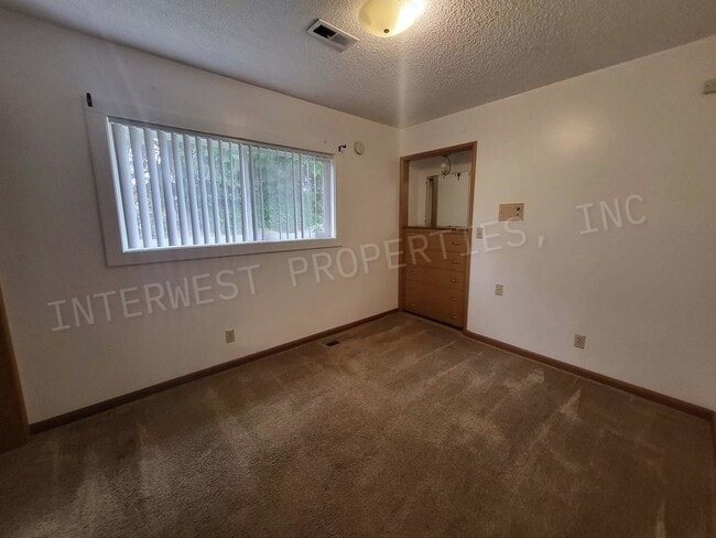 Building Photo - Classic Farmhouse on Murray w/Acreage, Mul...