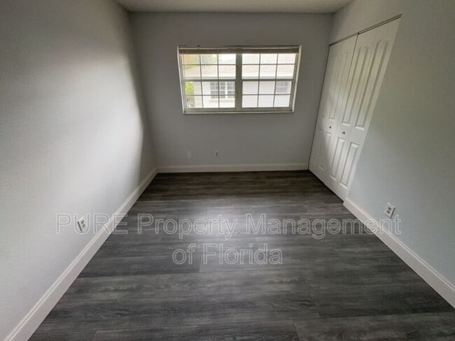 Building Photo - 454 Fairways Cir