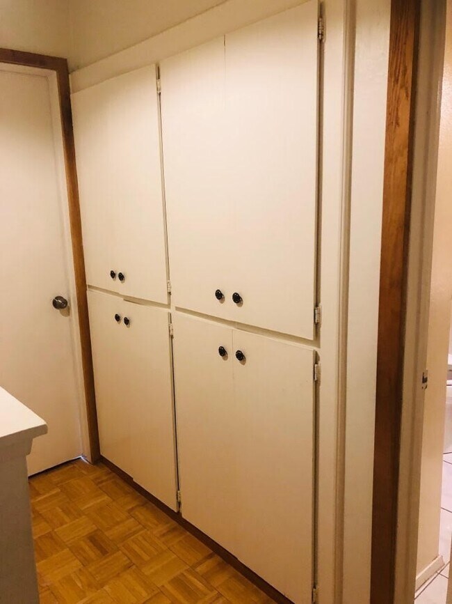 Building Photo - University City (UTC) 2BR/1BA CONDO @ GENE...