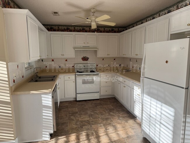 Building Photo - 133 Juniper Ct