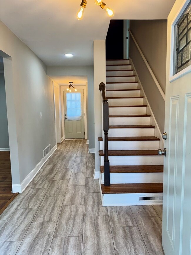 Building Photo - Awesome in Atlanta - 4 Bedrooms