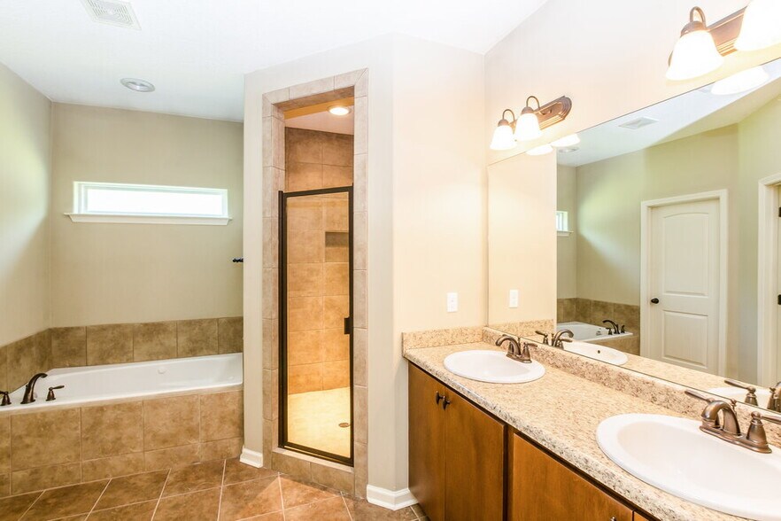 Building Photo - 5009 Forest Oasis Ln
