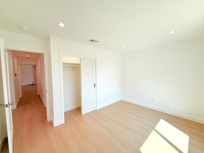 Building Photo - 10839 Fellows Ave