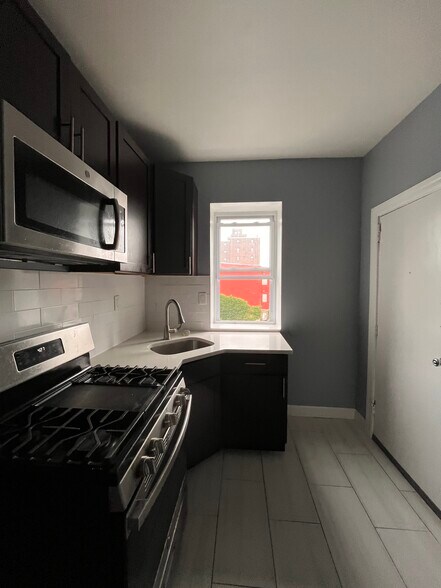 Building Photo - 157 Avenue E