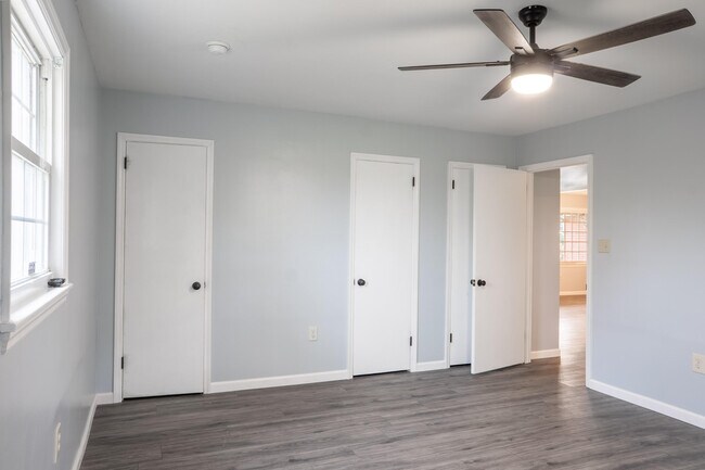 Building Photo - 400 Midland Dr