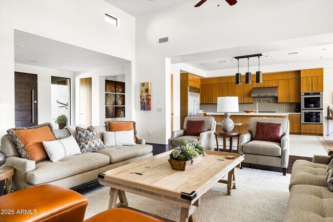 Building Photo - 9894 E Miramonte Dr