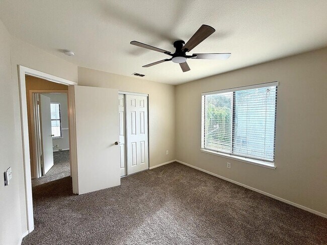 Building Photo - 661 Mockingbird Ln