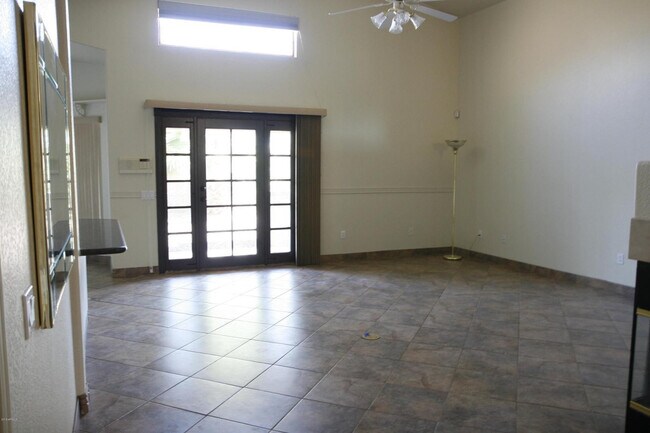 Building Photo - 1393 W Hopi Dr