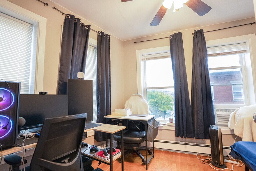 Building Photo - 84 Savin Hill Ave