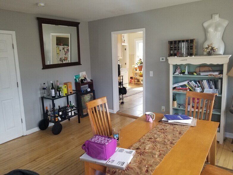 Dining Room - 2711 E 22nd St