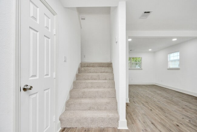 Building Photo - 1501 Maiden Ln