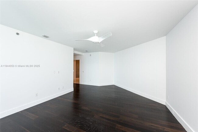 Building Photo - 2711 S Ocean Dr