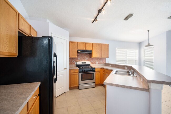 Building Photo - Family-Friendly 3BR Home with Yard, Office...