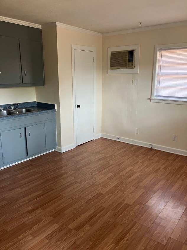 Building Photo - 2708 Warrick Cir