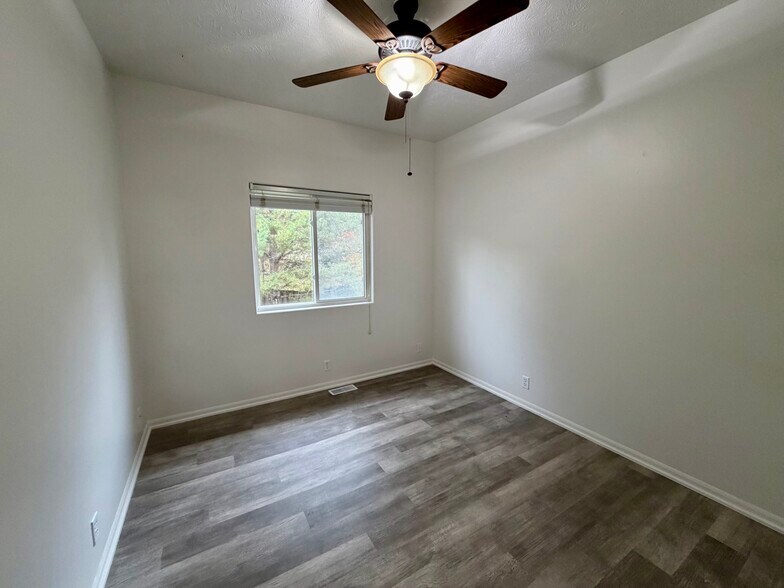 Building Photo - 4216 S 179th St