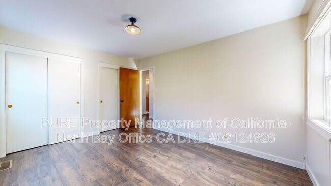 Building Photo - 1827 Creekside Rd