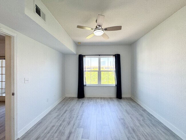 Building Photo - The Grande Downtown - REMODELED 1 Bedroom Available for rent NOW!