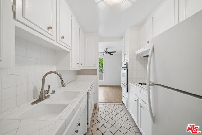 Building Photo - 1520 Hayworth Ave