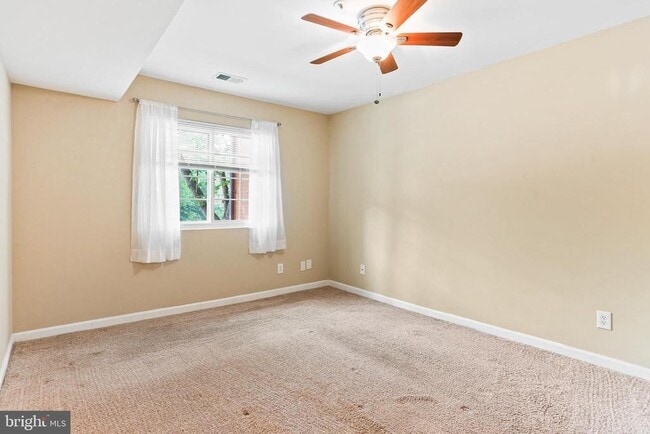 Building Photo - 4934 Columbia Rd