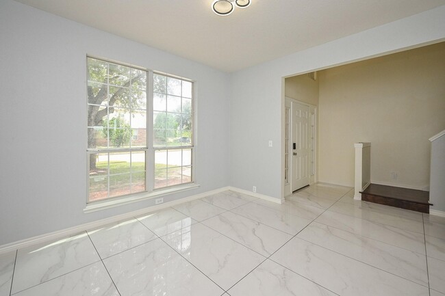 Building Photo - 11011 Glenora Dr