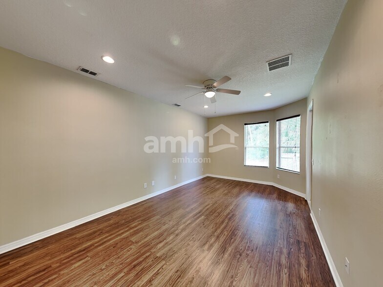 Building Photo - 1598 Song Sparrow Ct