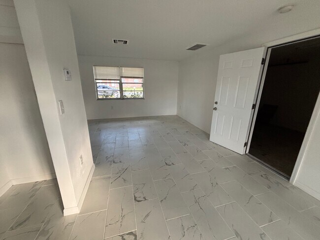 Building Photo - 4515 Needle Palm Dr