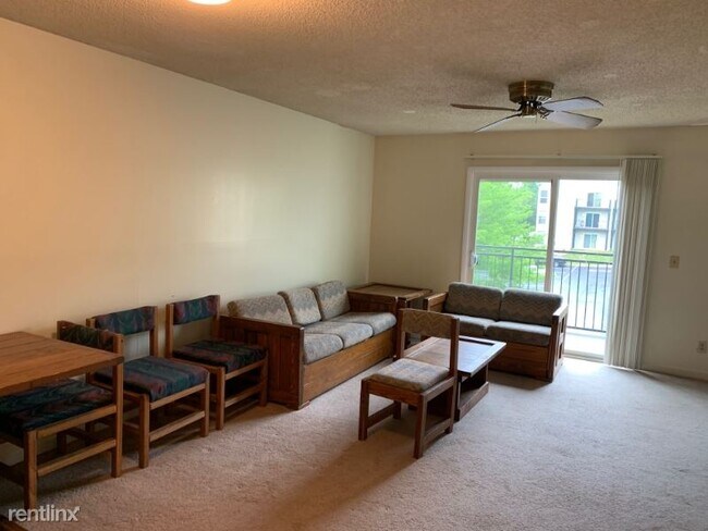 Building Photo - 1360 Hunters Rd