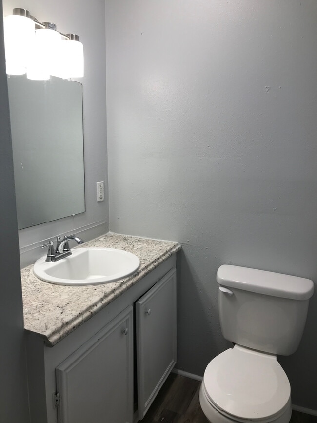 Building Photo - 920 Prater Rd