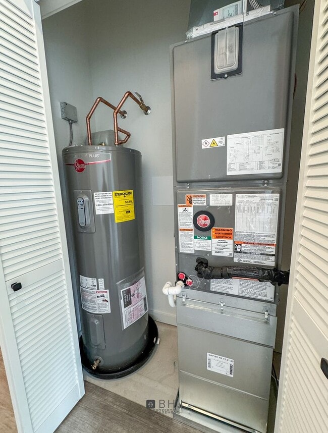 Building Photo - BRAND NEW Pet Friendly 1 bed/ 1 bath apartment!