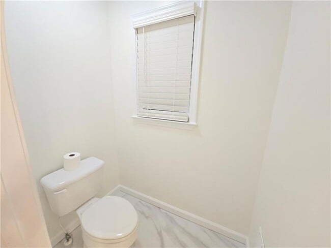 Building Photo - 12592 Waterside Dr