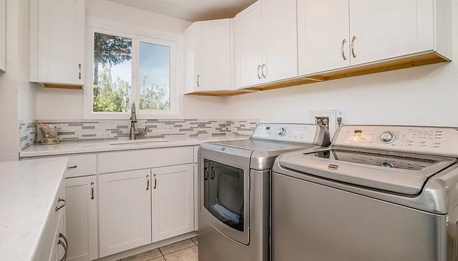 Building Photo - 3695 Sqft. Home with 180 degree Sound views!