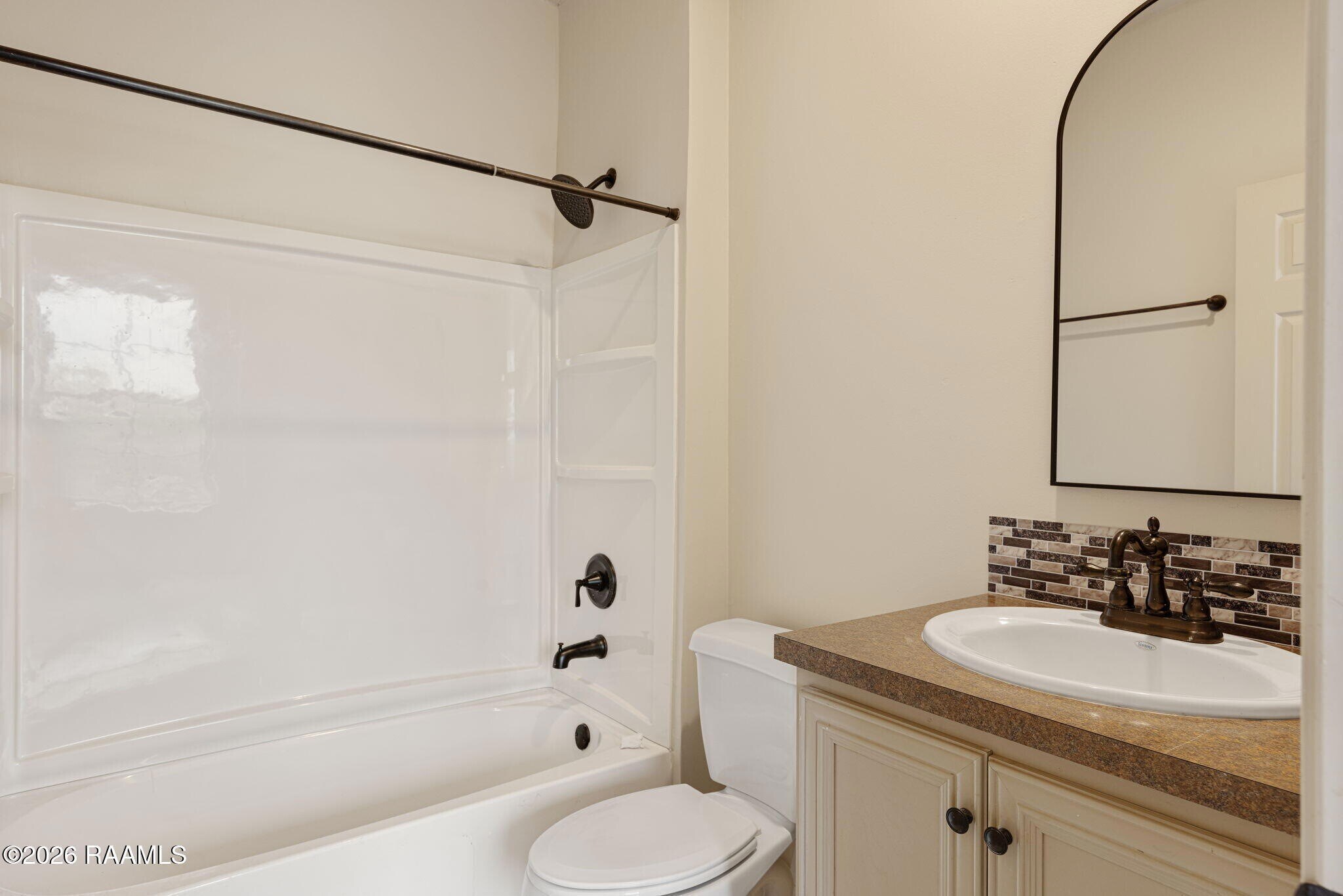 Full bath 1 - 1402 Jefferson St