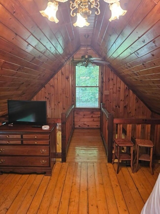 Building Photo - Seclusion!! But close to several surrounding counties!!