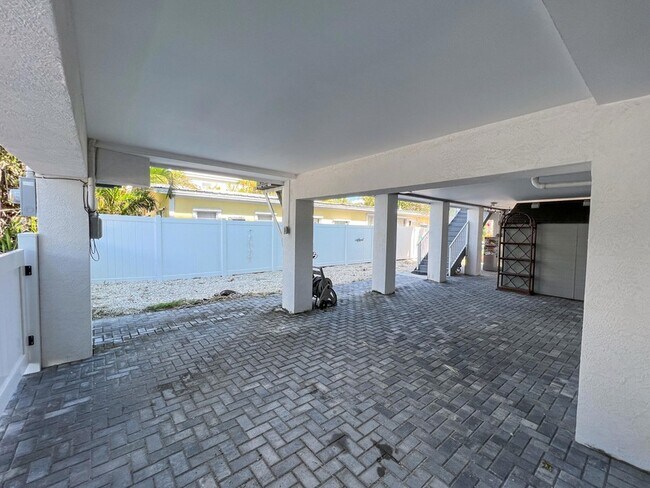 Building Photo - 37 Palm Dr