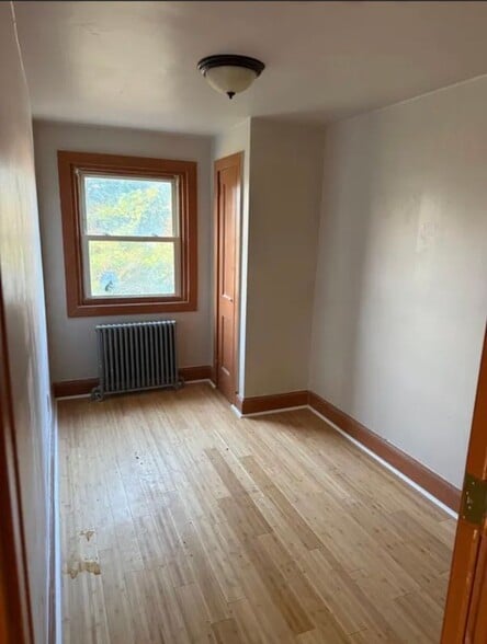 Building Photo - 216 E 24th St