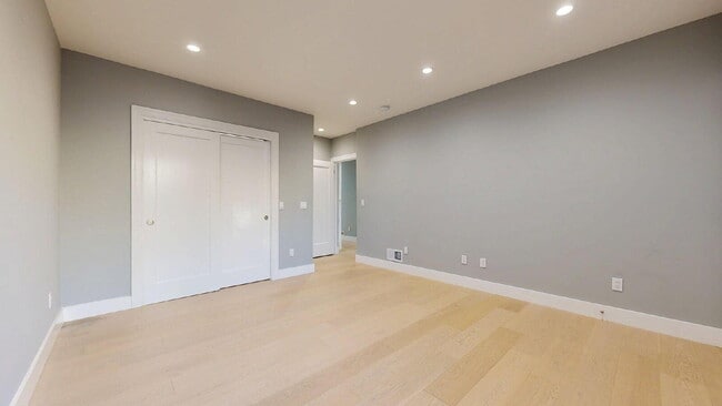 Building Photo - Remodeled 2 Bedroom | 1.5 Bathroom | Spaci...