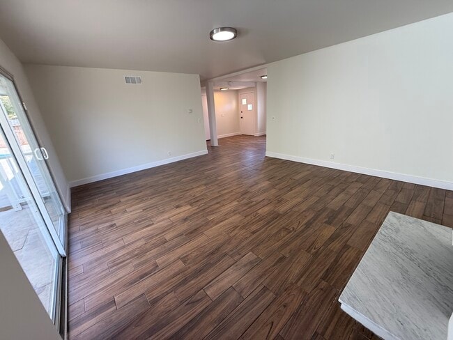 Building Photo - 6204 Avenida Ganso