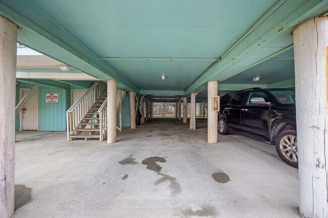 Building Photo - 824 N Waccamaw Dr