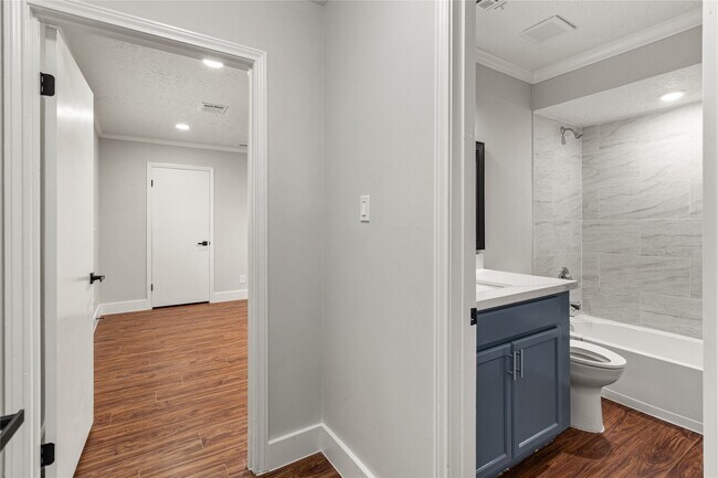 Building Photo - 9639 Springview Ln