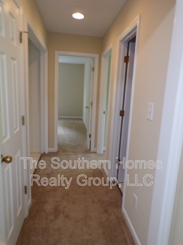 Building Photo - 1425 Hammerhill Rd