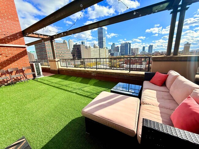 Building Photo - 205 10th St