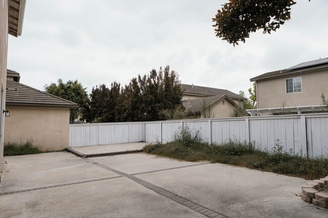 Building Photo - 1605 Snow Ave