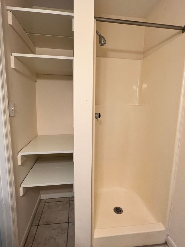 Building Photo - 2204 Merle St