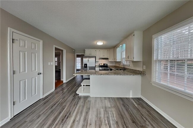 Building Photo - 629 Driftwood Dr