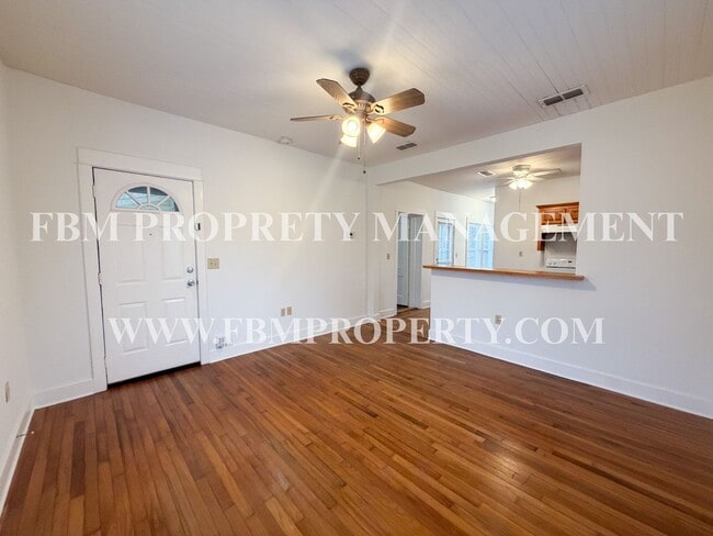 Building Photo - 310 E Parks Ave