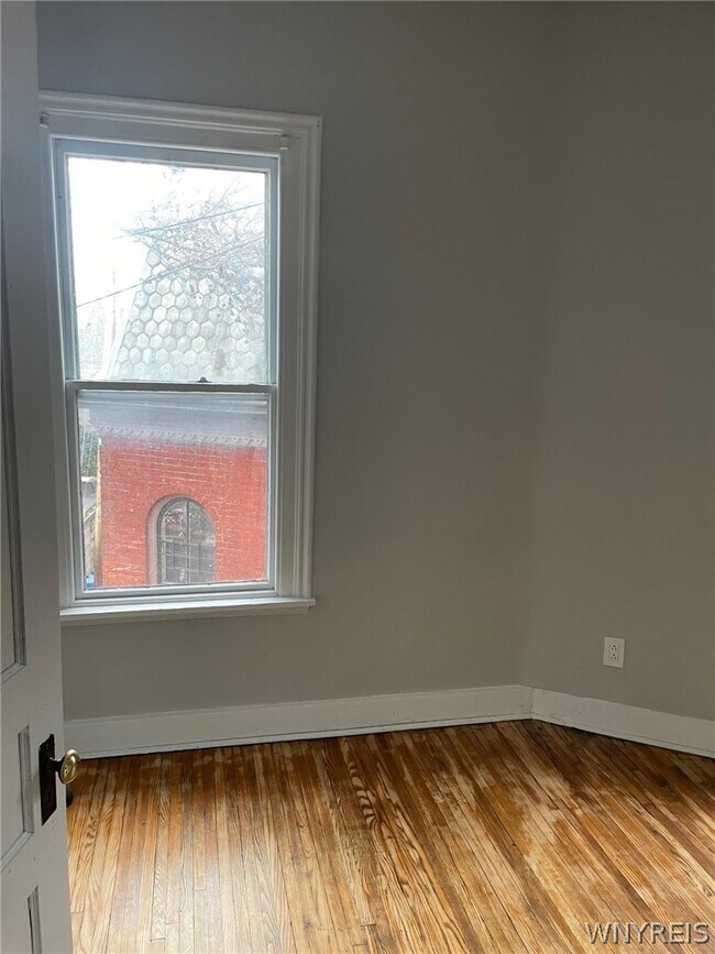 Building Photo - 370 Virginia St