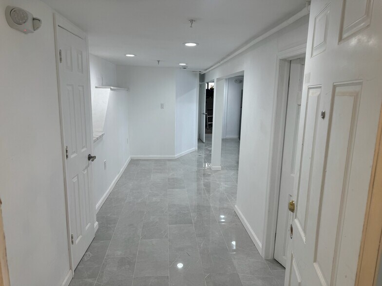 Building Photo - 316 6th St