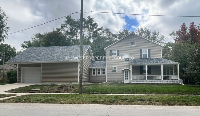 Building Photo - Amazing 4 Bedroom Home!
