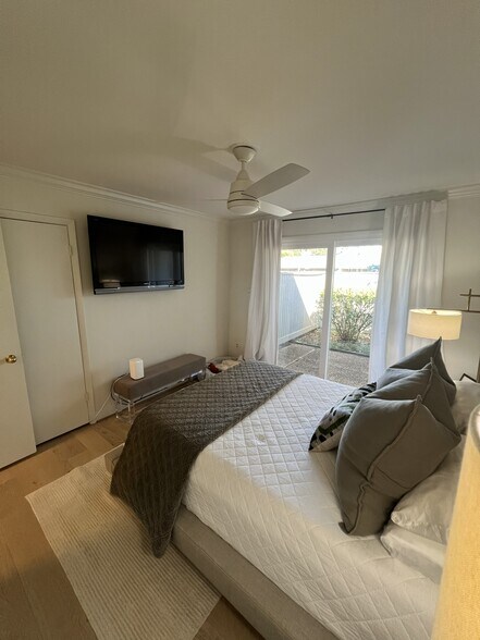 Guest Bedroom with walk in closet - 7725 River Ridge Rd NE